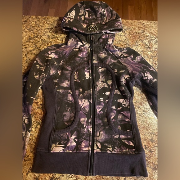 Lululemon Scuba Hoodie Print Black Swan Creekside Camo Jacket - Picture 3 of 7